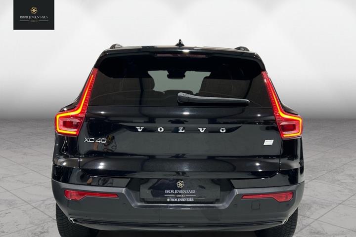 Sort Volvo XC40 fra 2023