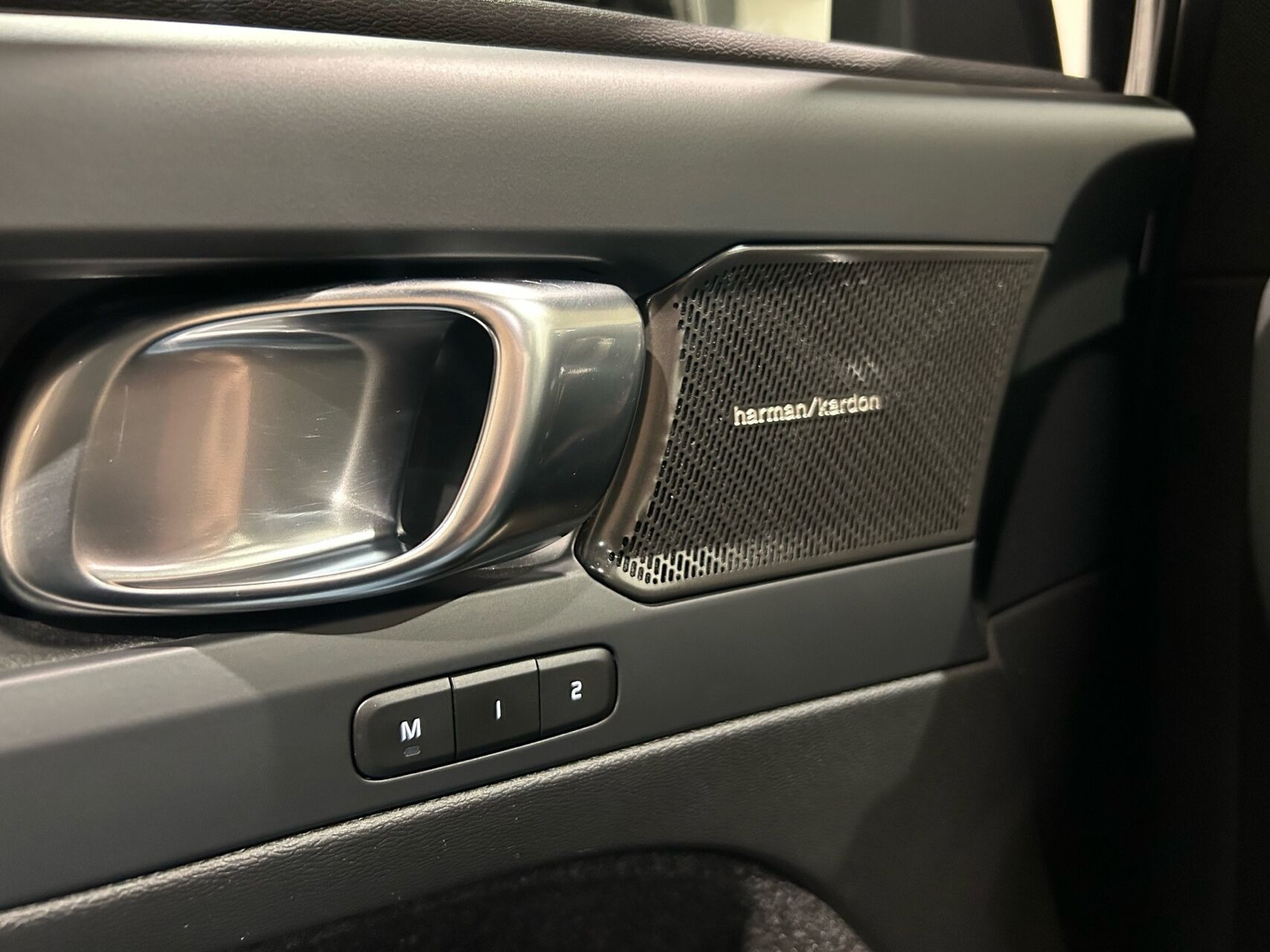 Sort Volvo XC40 fra 2023