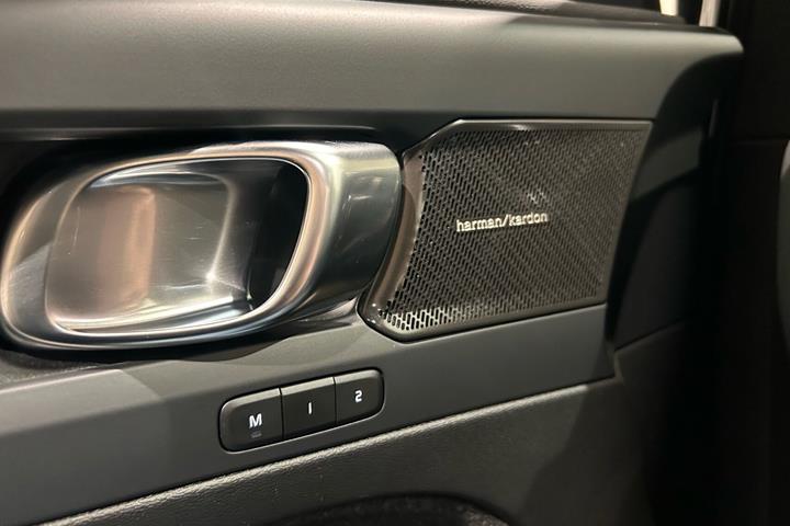 Sort Volvo XC40 fra 2023