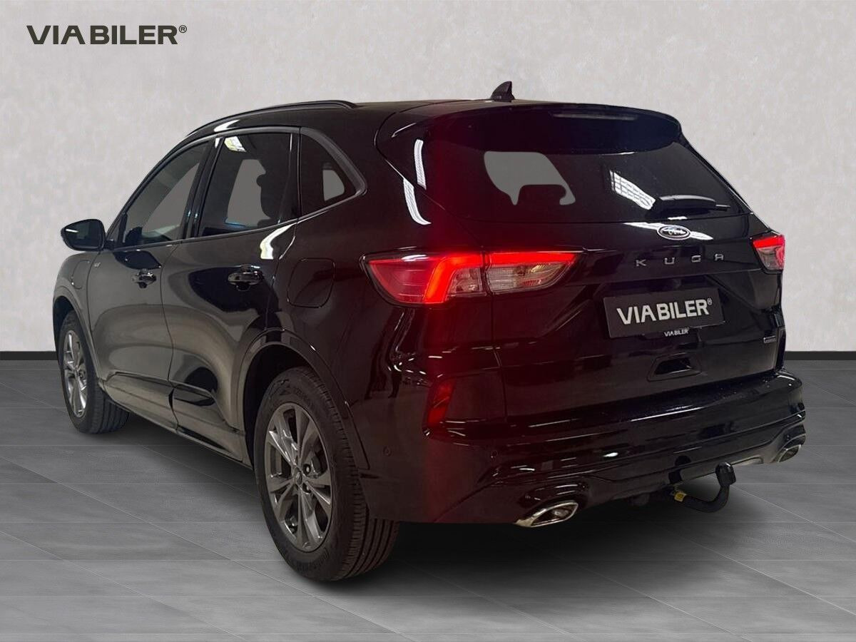 Sort Ford Kuga fra 2023