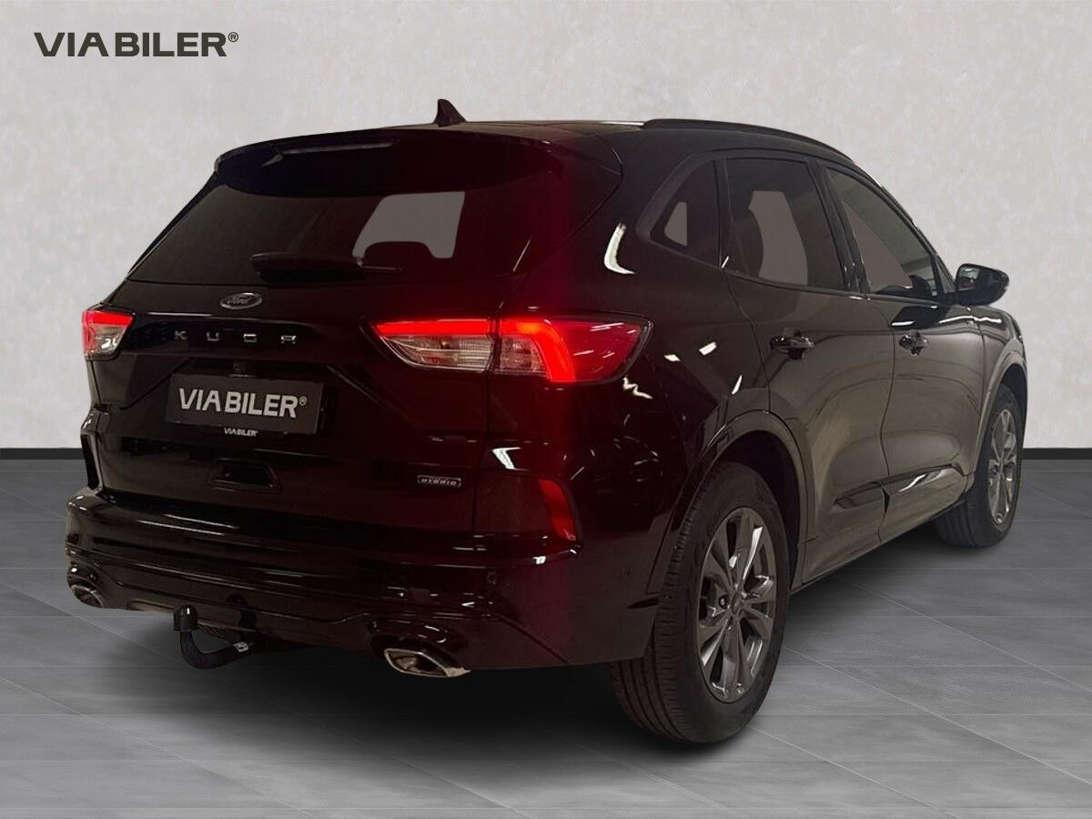 Sort Ford Kuga fra 2023