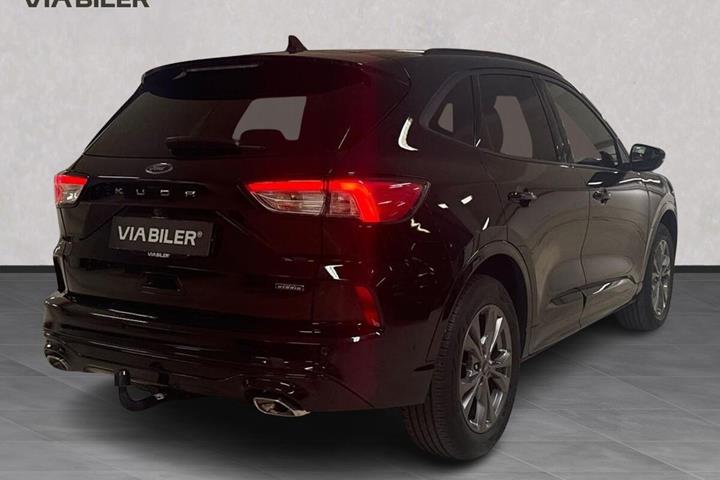 Sort Ford Kuga fra 2023