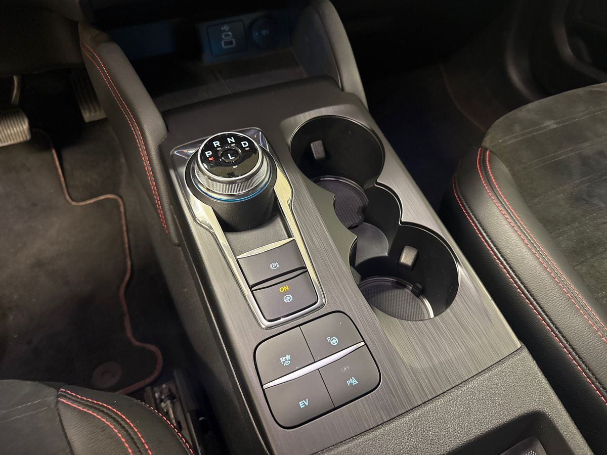 Sort Ford Kuga fra 2023