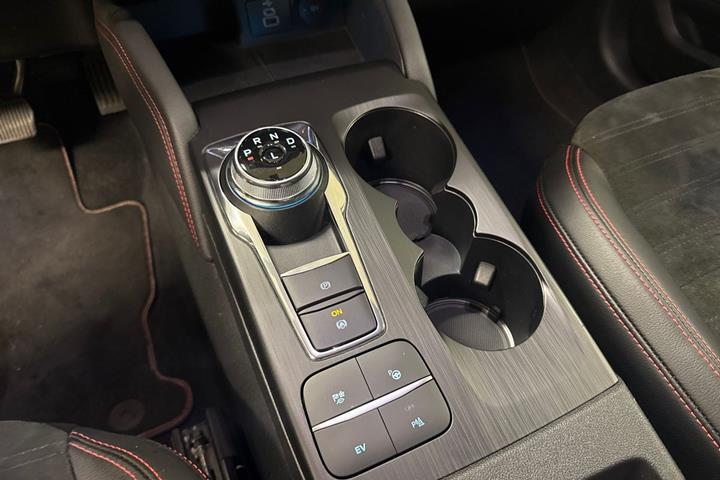 Sort Ford Kuga fra 2023