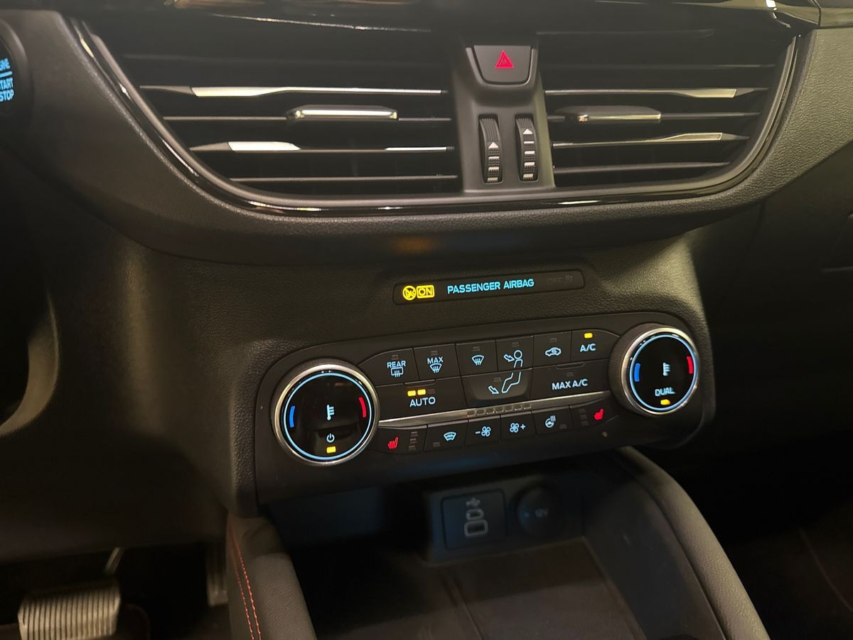 Sort Ford Kuga fra 2023