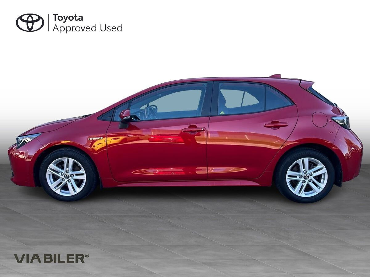 Rød Toyota Corolla fra 2019