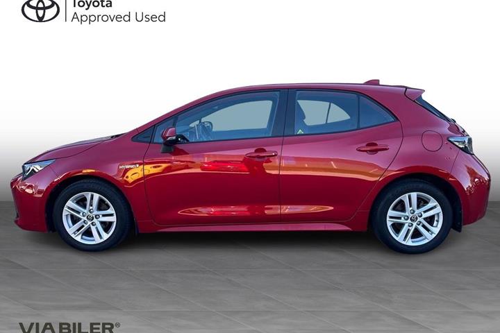 Rød Toyota Corolla fra 2019