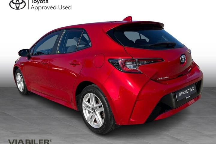 Rød Toyota Corolla fra 2019