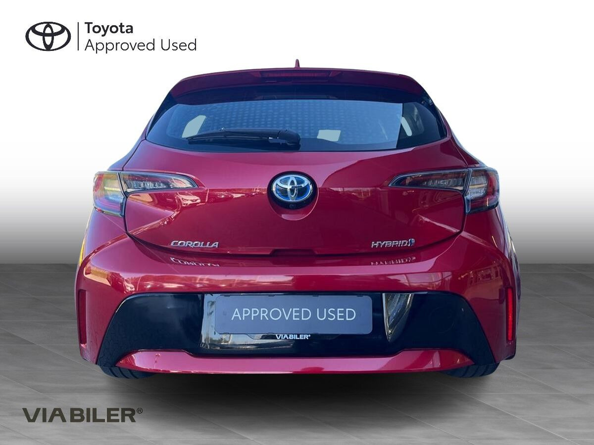 Rød Toyota Corolla fra 2019