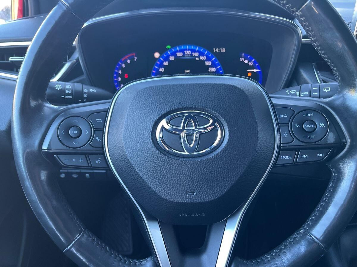Rød Toyota Corolla fra 2019