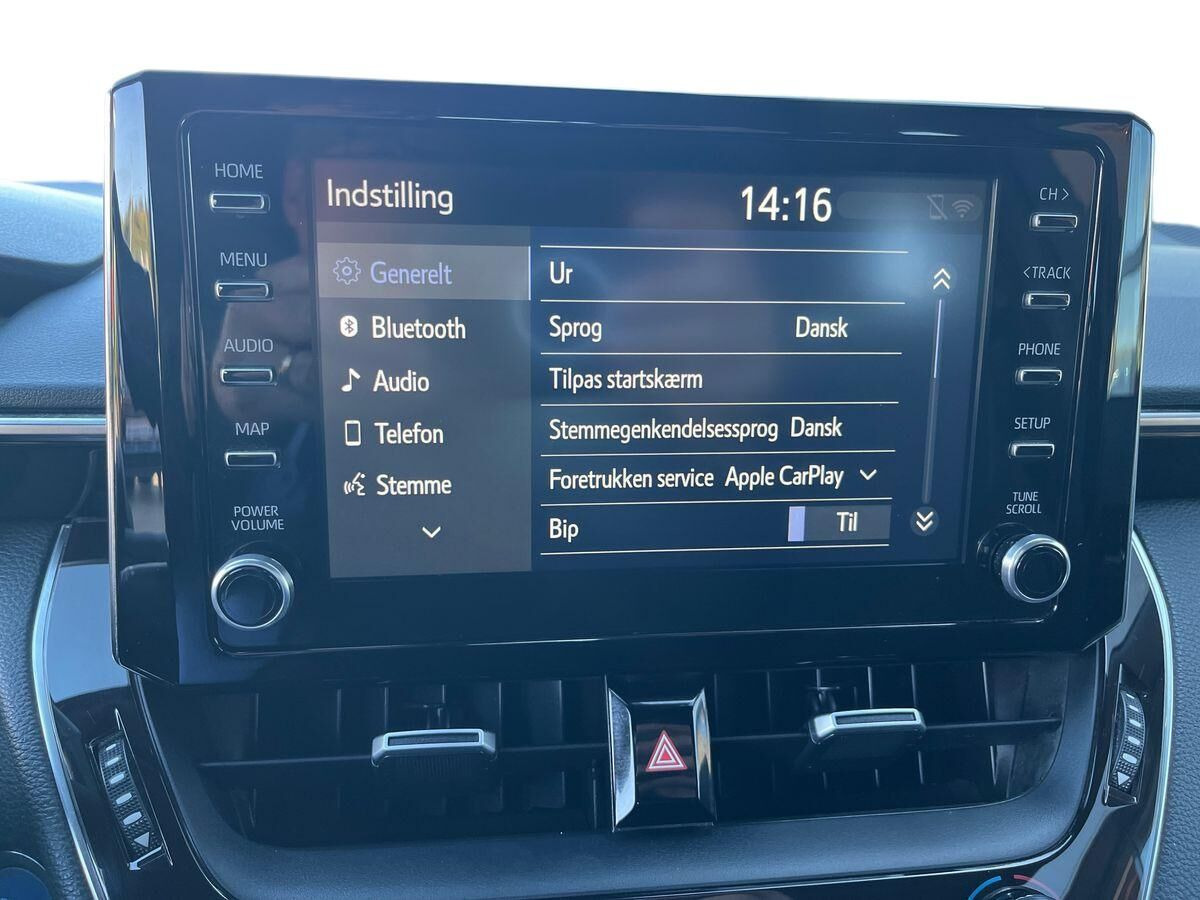 Rød Toyota Corolla fra 2019