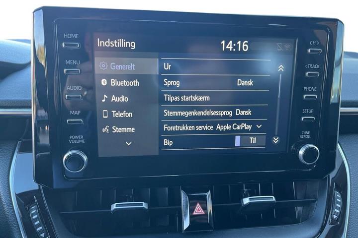 Rød Toyota Corolla fra 2019