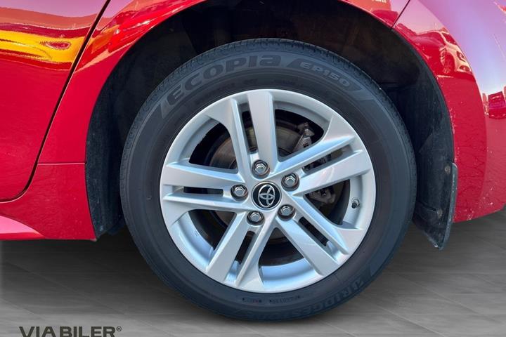 Rød Toyota Corolla fra 2019