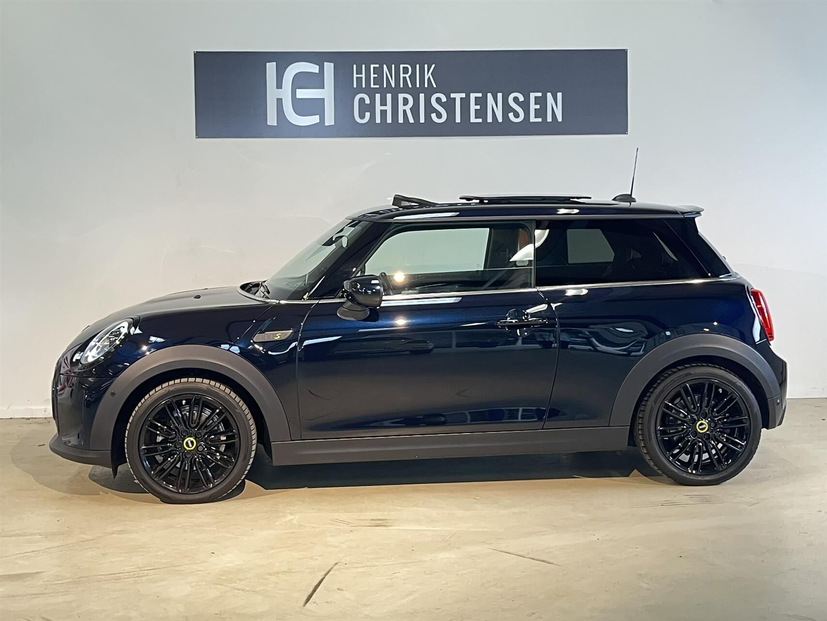 Blå Mini Cooper fra 2023