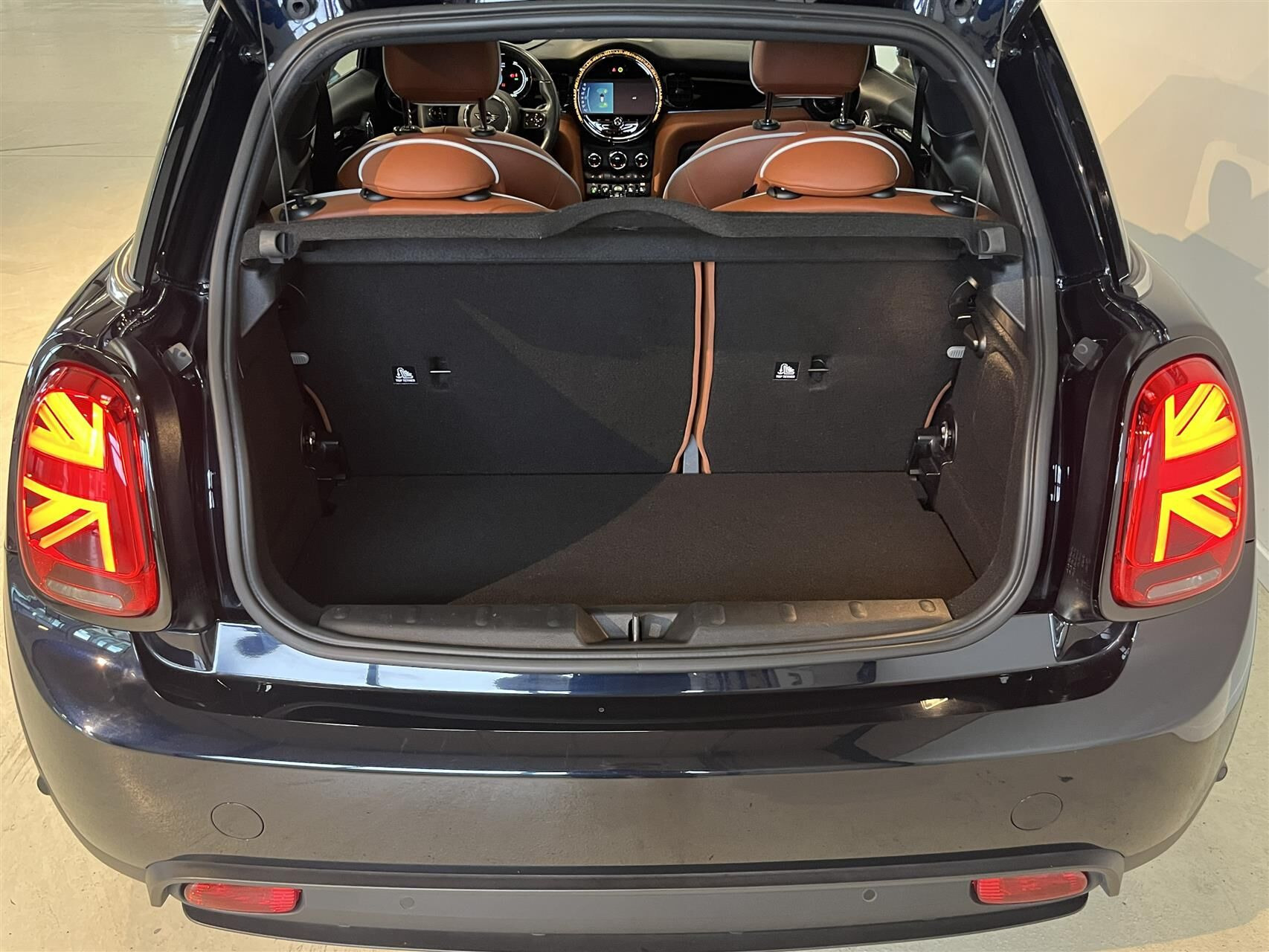 Blå Mini Cooper fra 2023