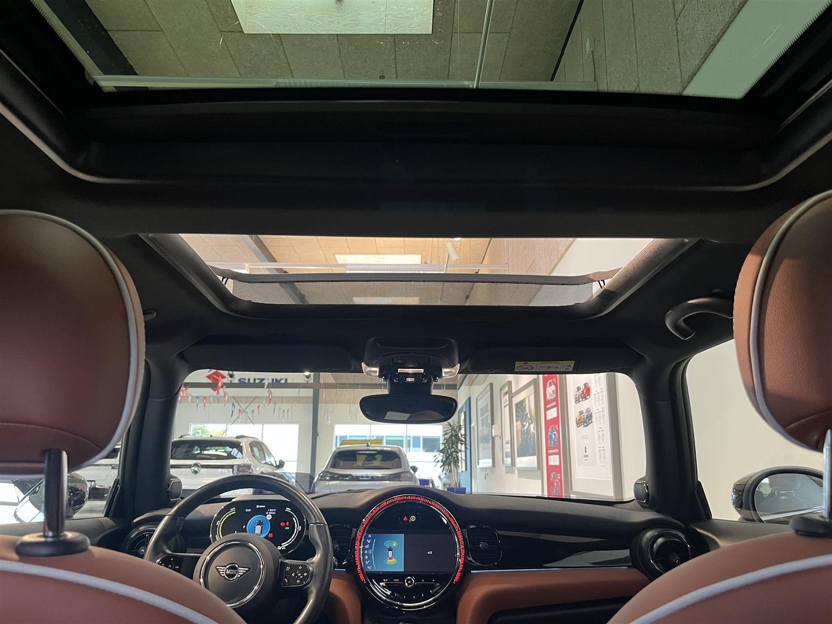Blå Mini Cooper fra 2023