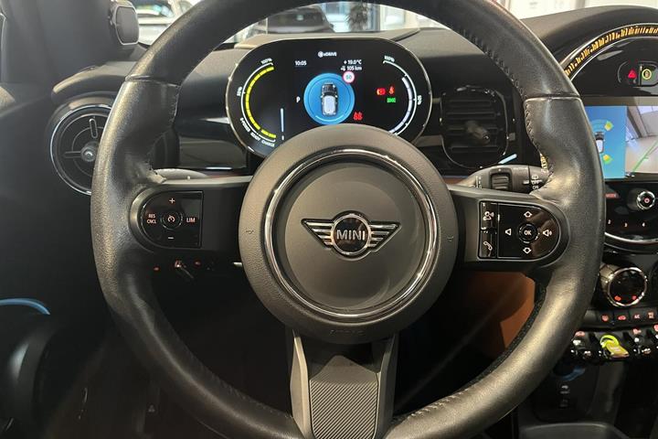 Blå Mini Cooper fra 2023