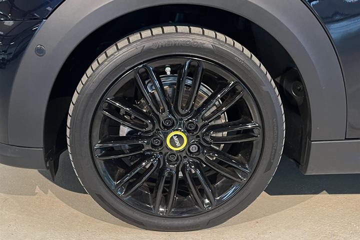 Blå Mini Cooper fra 2023