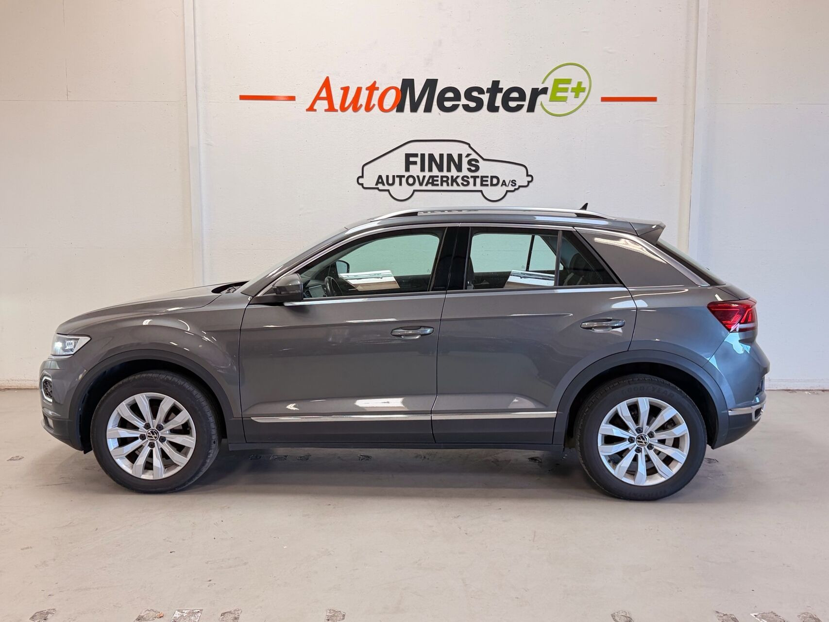 Grå VW T-Roc fra 2021