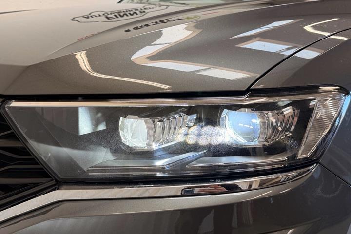 Grå VW T-Roc fra 2021