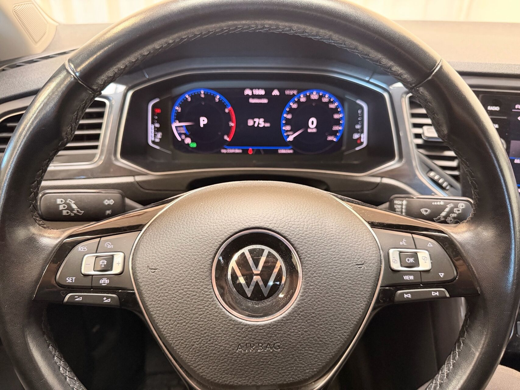 Grå VW T-Roc fra 2021