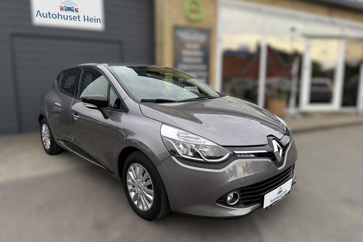 Grå Renault Clio IV fra 2016 set udefra