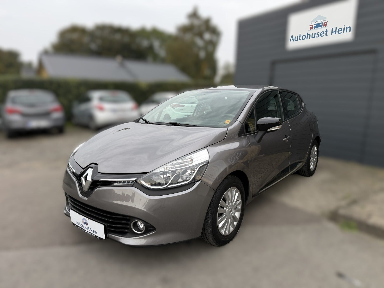 Grå Renault Clio IV fra 2016