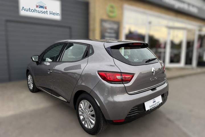Grå Renault Clio IV fra 2016