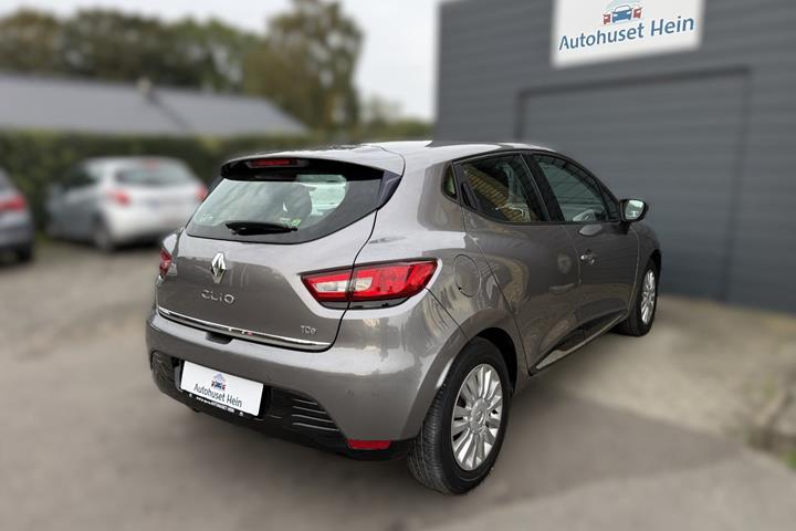 Grå Renault Clio IV fra 2016