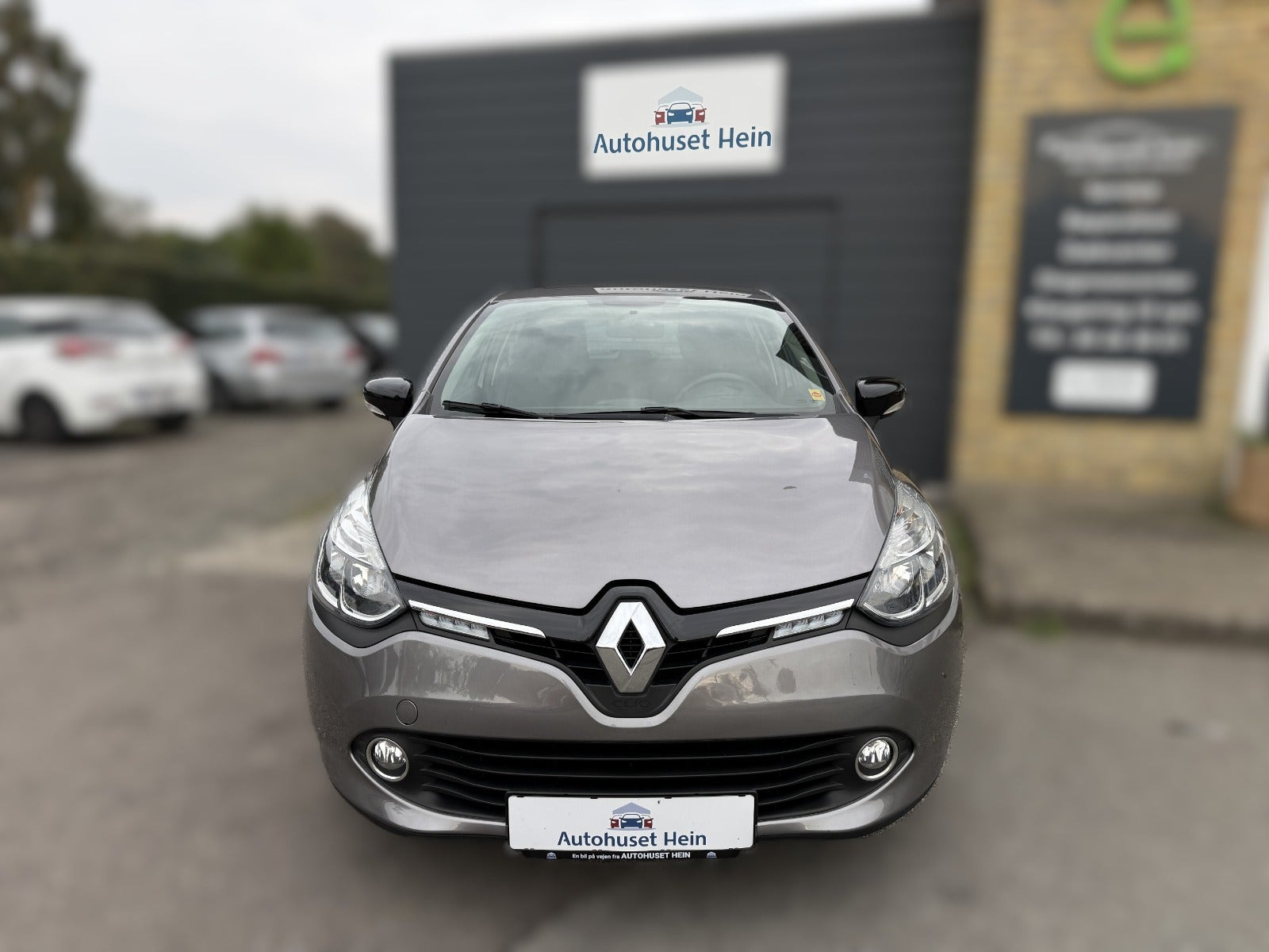 Grå Renault Clio IV fra 2016