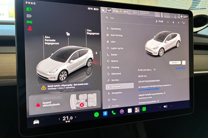 Hvid Tesla Model Y fra 2024