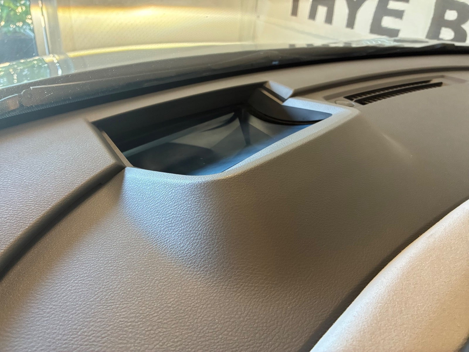 Grå Nissan Ariya fra 2022