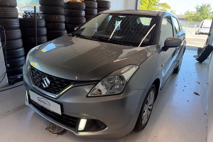 Grå Suzuki Baleno fra 2016