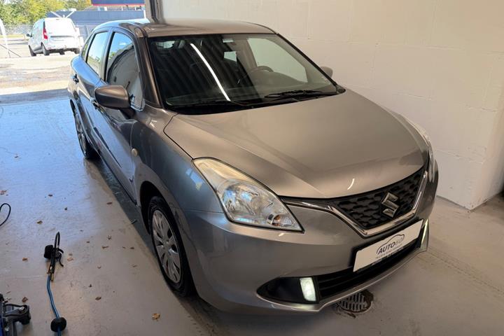 Grå Suzuki Baleno fra 2016