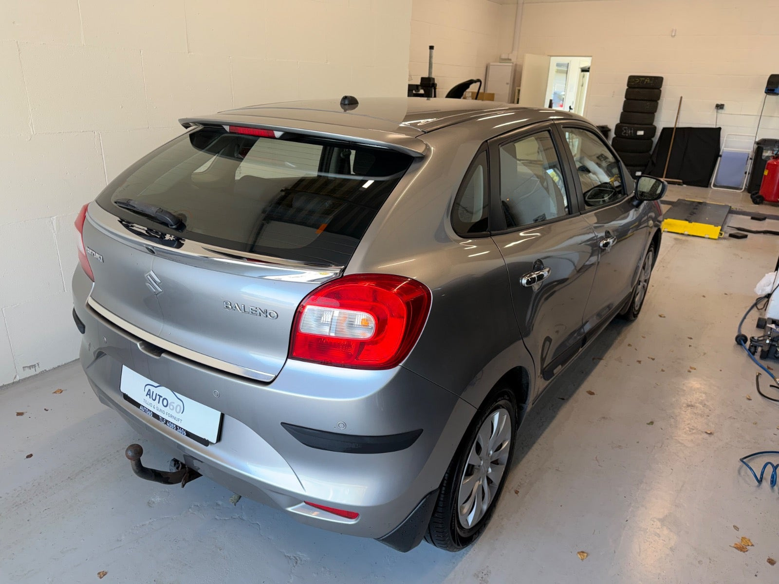 Grå Suzuki Baleno fra 2016