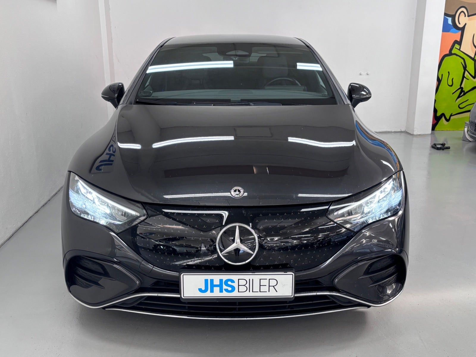 Grå Mercedes EQE350 fra 2024