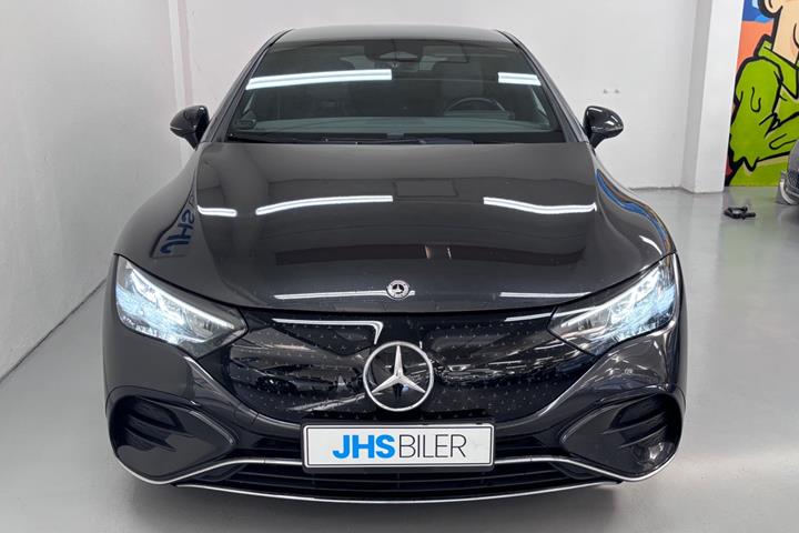 Grå Mercedes EQE350 fra 2024