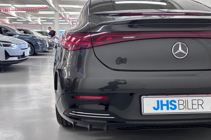 Grå Mercedes EQE350 fra 2024