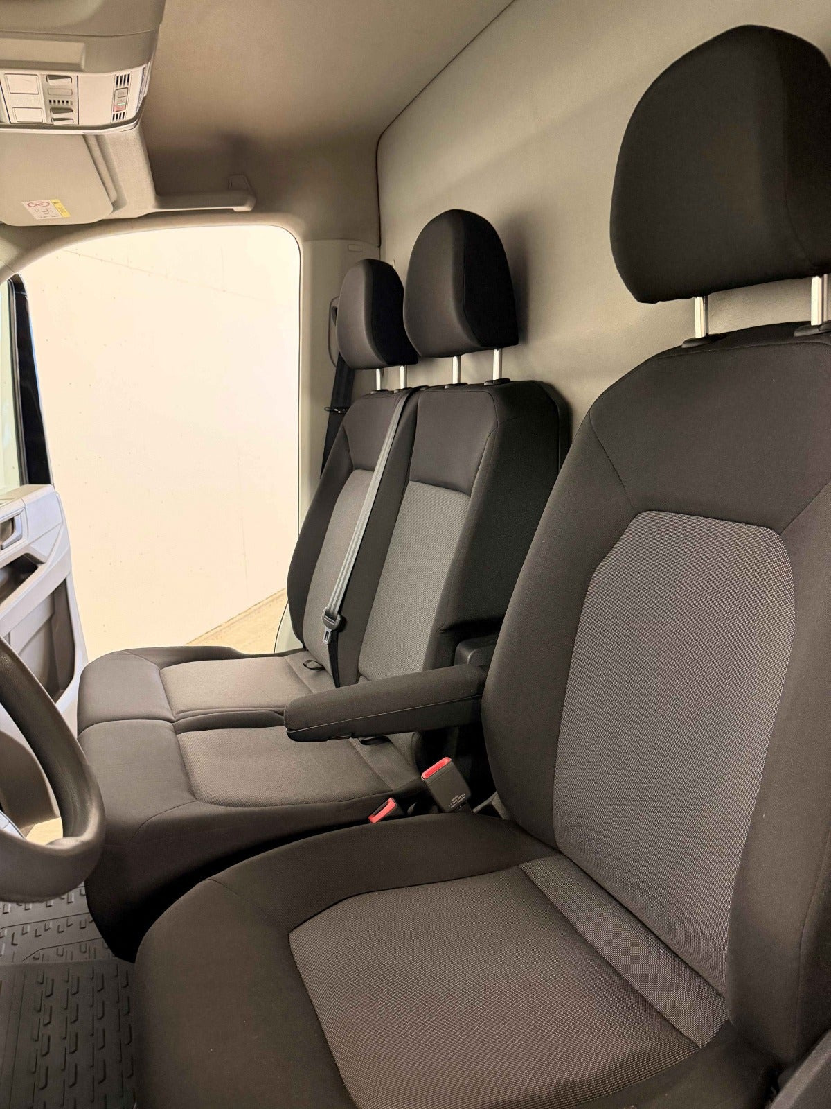 Sort VW Crafter 35 fra 2020