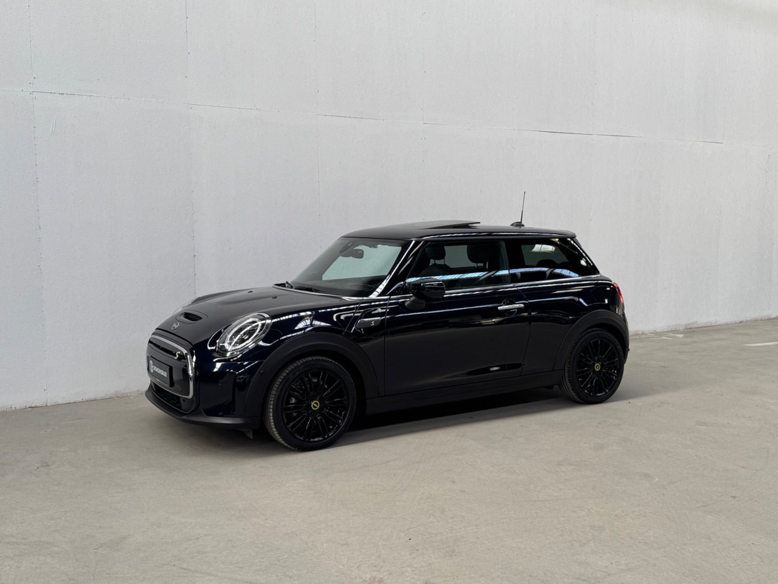 Blå Mini Cooper SE fra 2022
