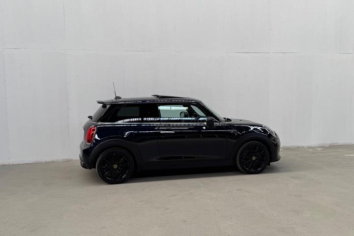 Blå Mini Cooper SE fra 2022