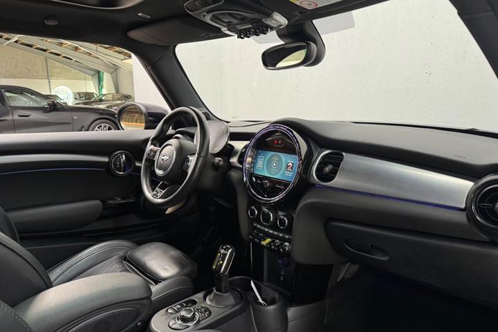 Blå Mini Cooper SE fra 2022