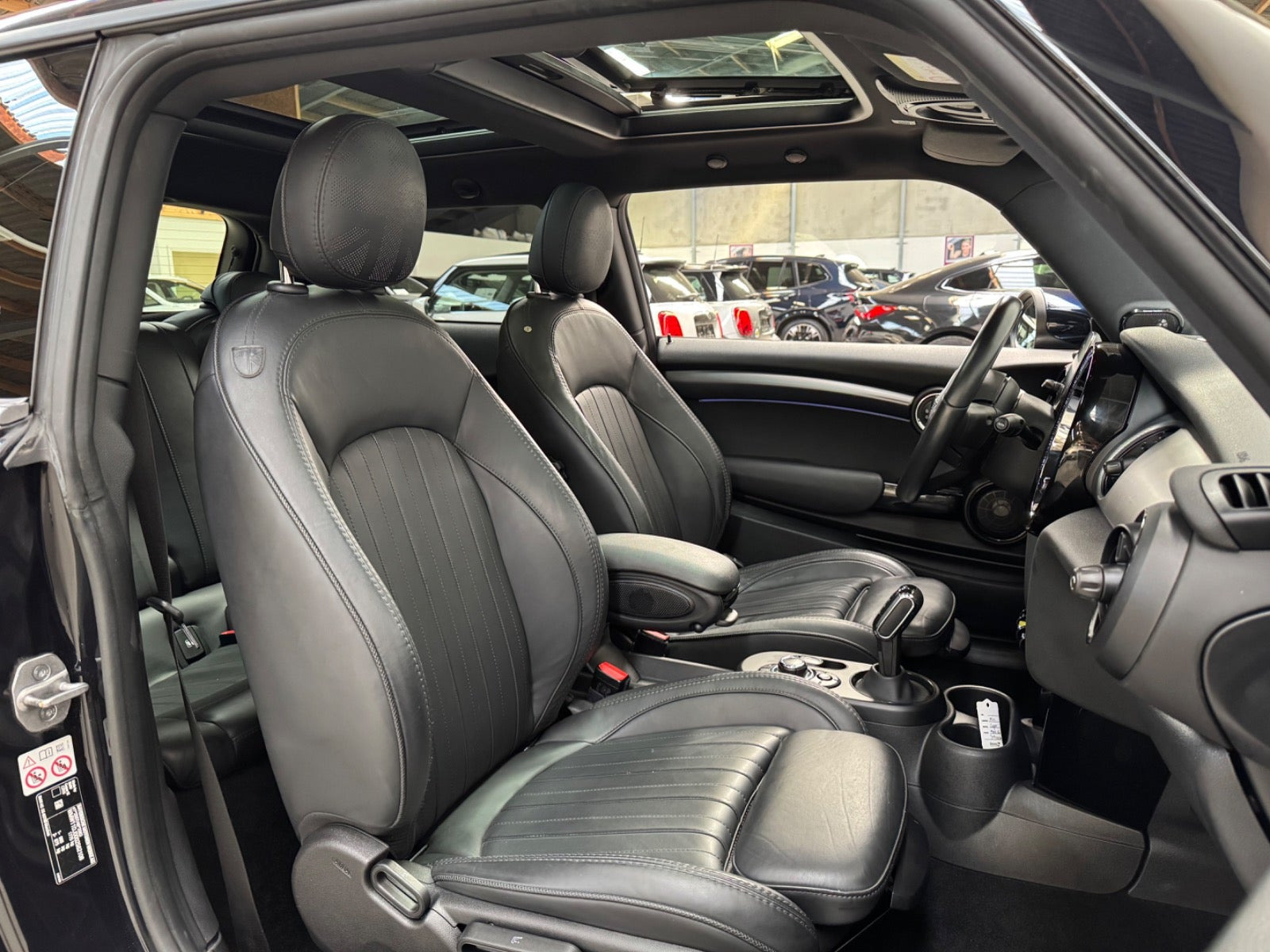 Blå Mini Cooper SE fra 2022