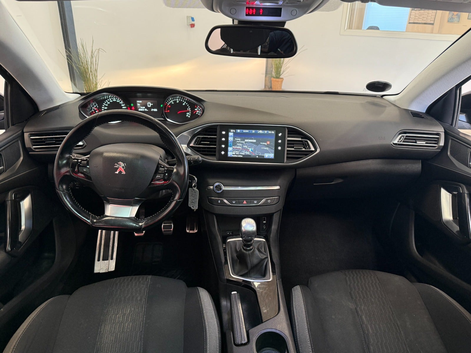 Sort Peugeot 308 fra 2016