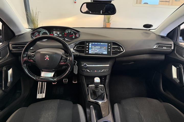 Sort Peugeot 308 fra 2016
