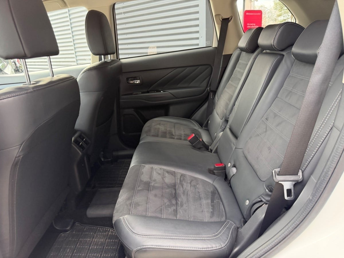 Hvid Mitsubishi Outlander fra 2018
