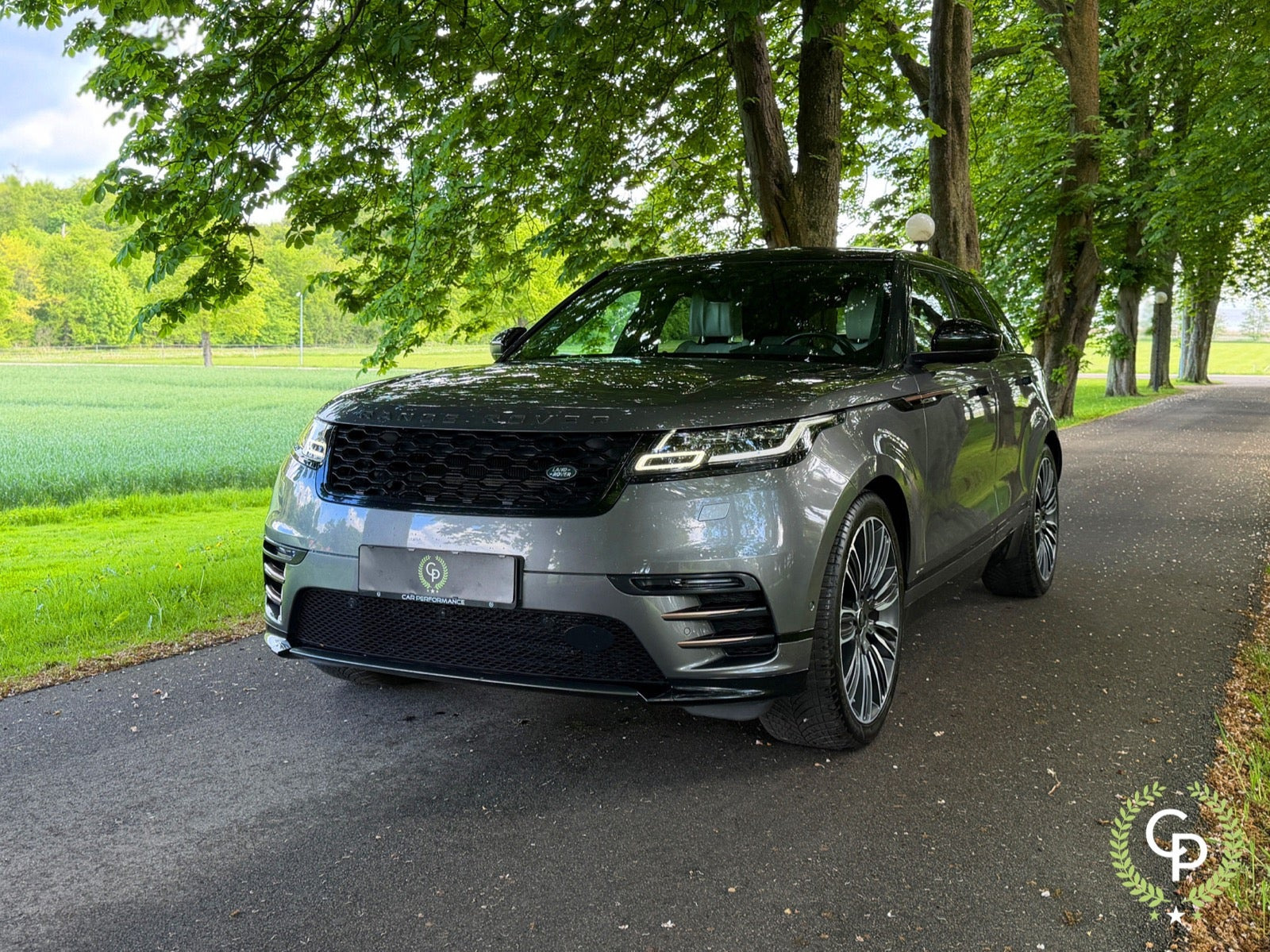 Grå Land Rover Range Rover Velar fra 2018