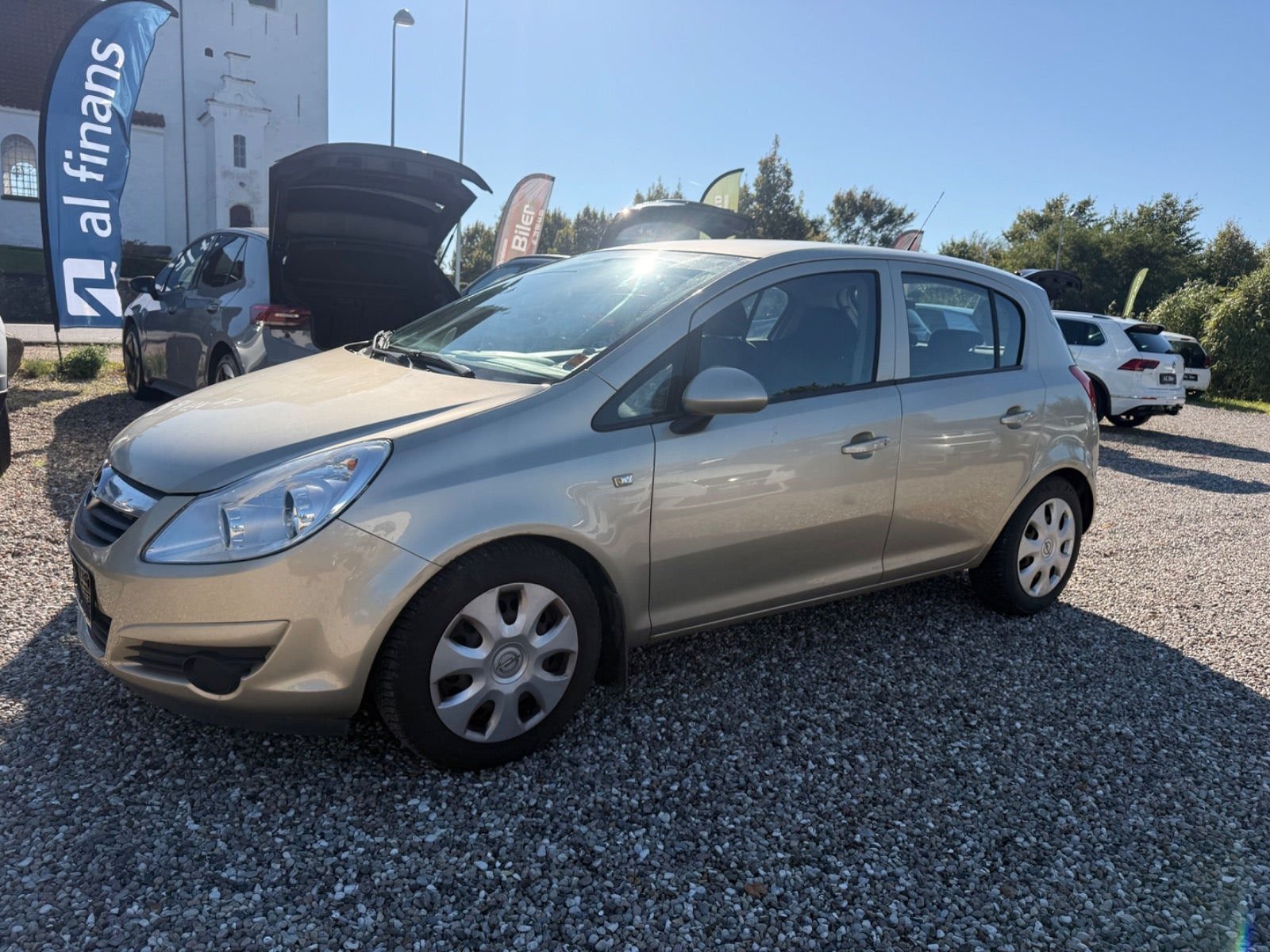 Orange Opel Corsa fra 2008