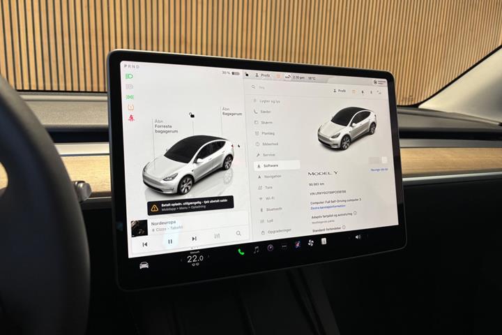 Hvid Tesla Model Y fra 2023