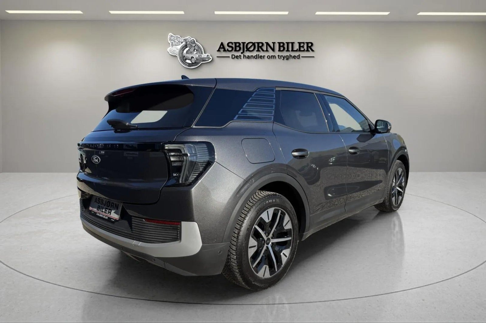 Grå Ford Explorer fra 2025